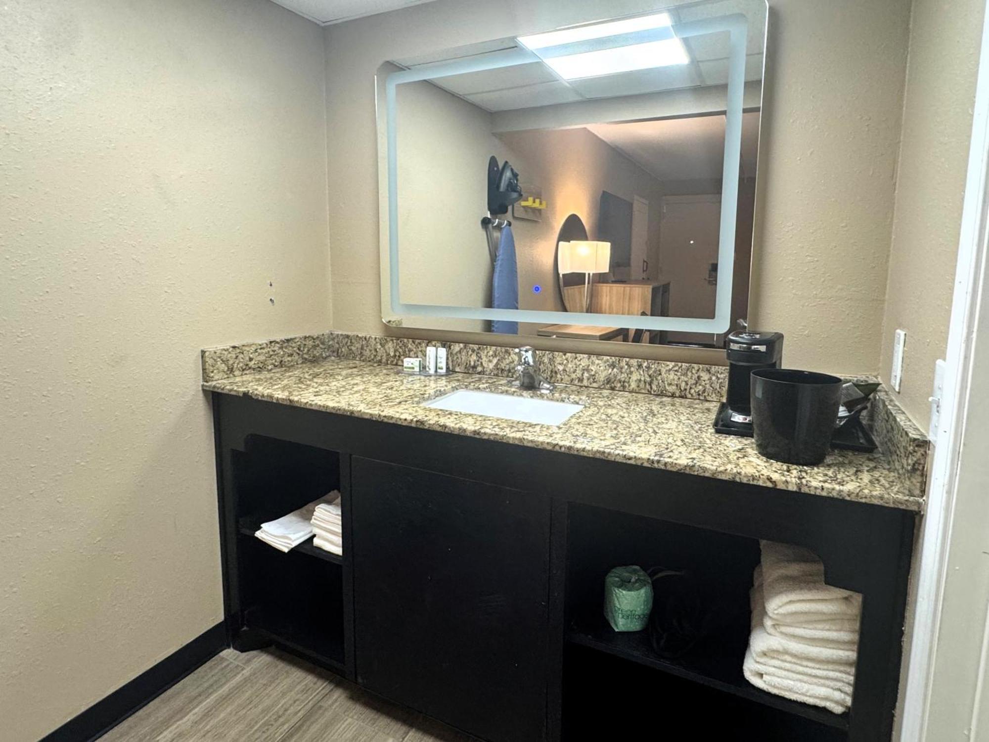 Super 8 By Wyndham Corpus Christi Airport Otel Dış mekan fotoğraf